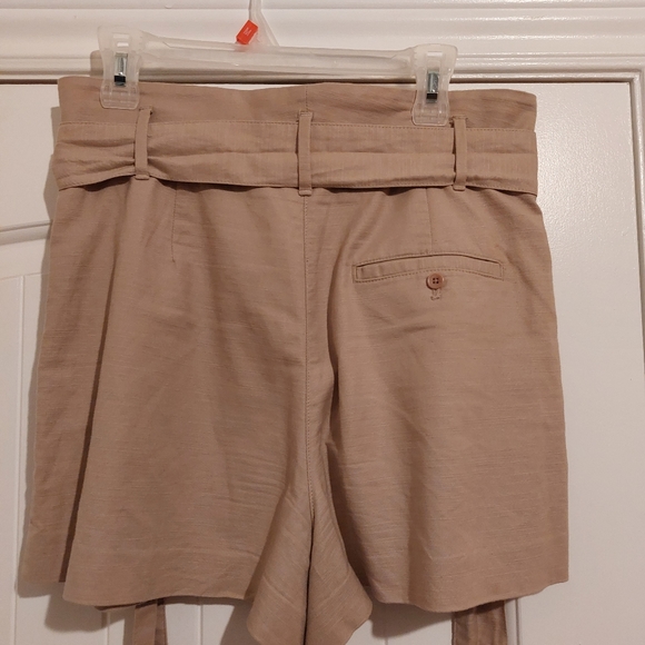Aritzia high waisted shorts Size 8 - Picture 2 of 4